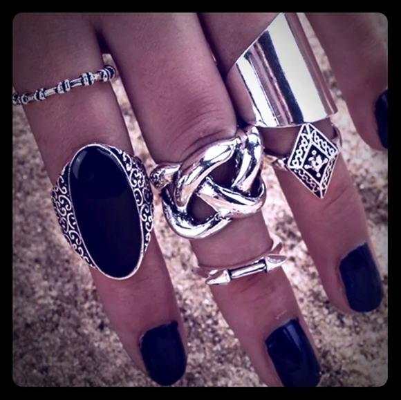 🆕️💍Boho Silver w/black rings - Picture 2 of 3